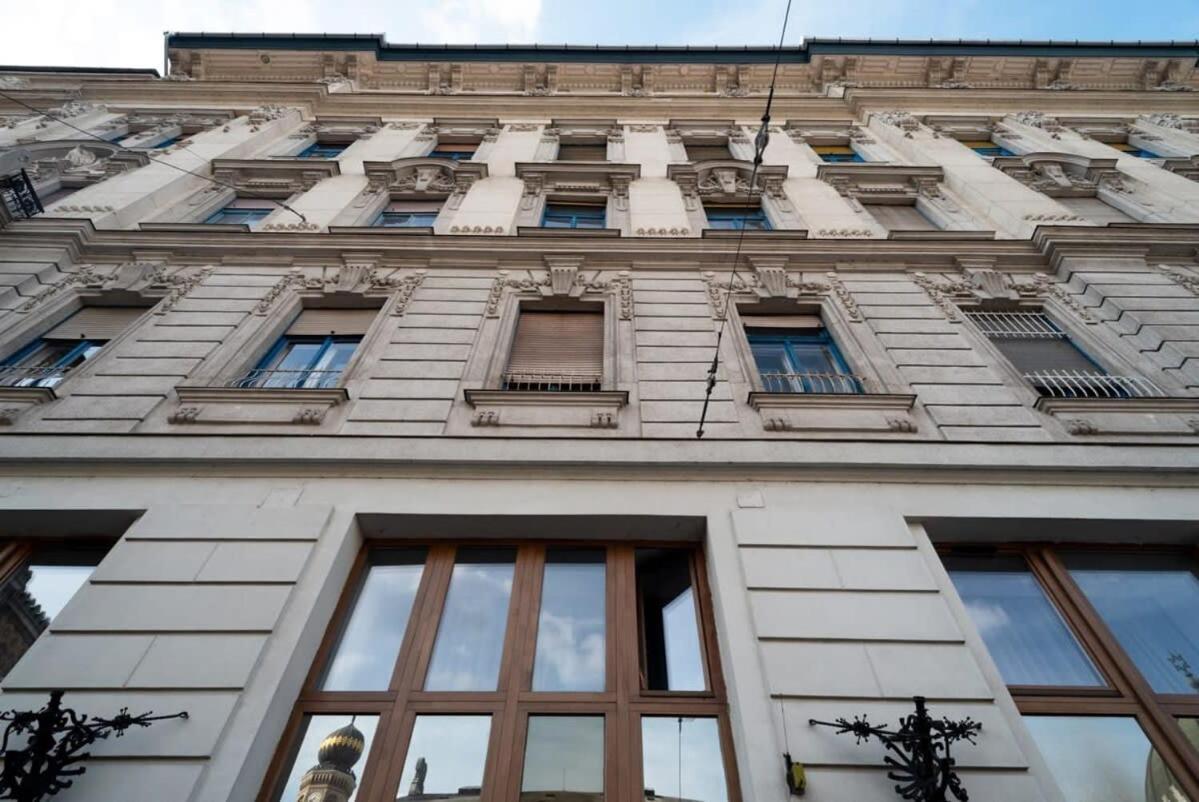 Modern Intimate Studio In The Center Будапеща Екстериор снимка